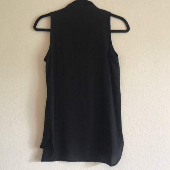🚚MOVING SALE🚚 EUC Vince Camuto | Inverted Pleat Blouse ✨MOST OFFERS ACCEPTED✨ - Picture 4 of 5